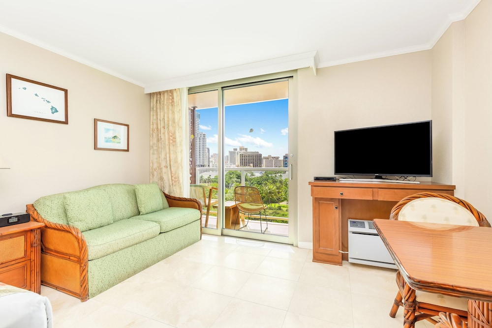Room, 1 Queen Bed with Sofa bed, Partial Ocean View - Photo 10