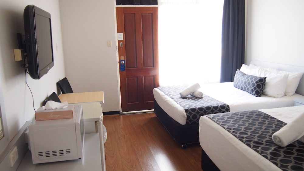 King + 2 Single Beds photo 1