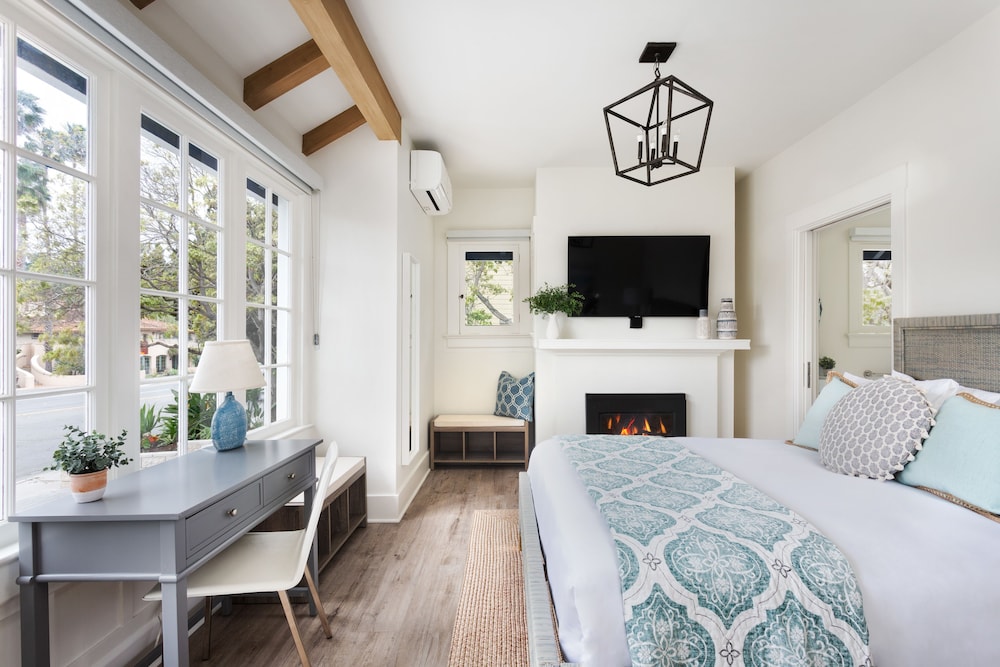 Standard Room, 1 Queen Bed, Accessible, Fireplace photo 1