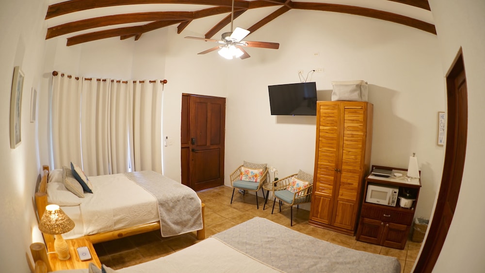 Deluxe Double Room, 2 Queen Beds, Kitchenette, Poolside photo 2