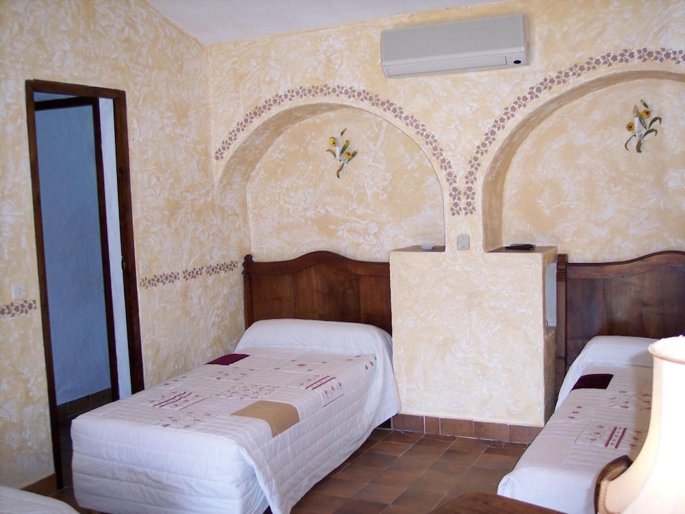 Standard Room, 2 Twin Beds photo 2