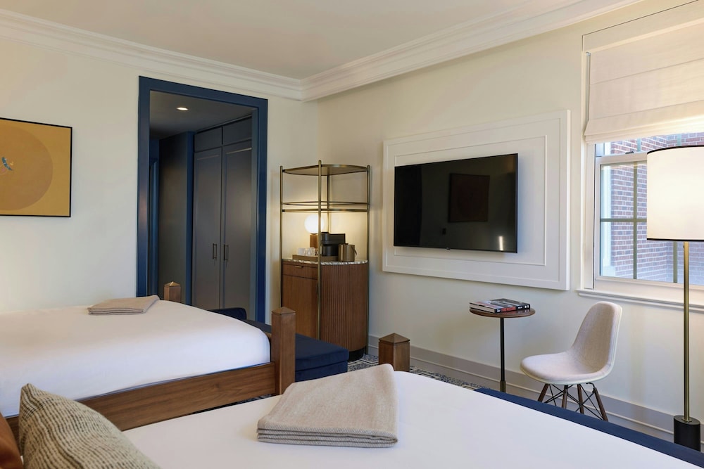 Standard Room, 2 Queen Beds - Photo 5