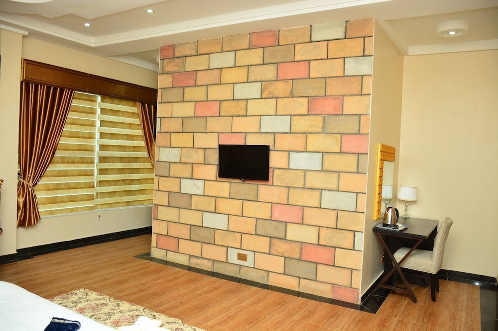 Queen Suite