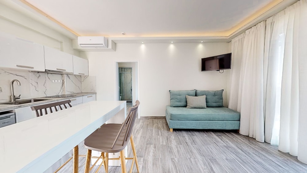Superior Apartment, 1 Bedroom, Sea View - Photo 2