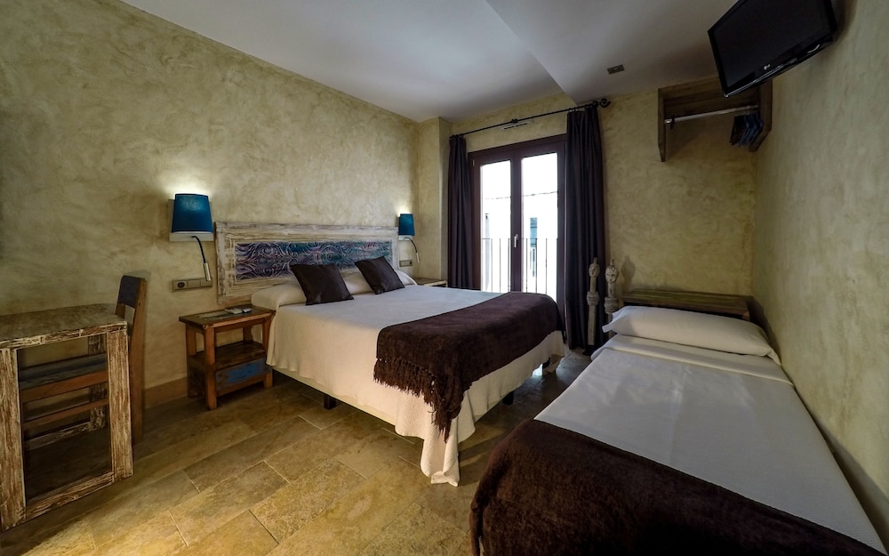 Triple Room - Photo 1