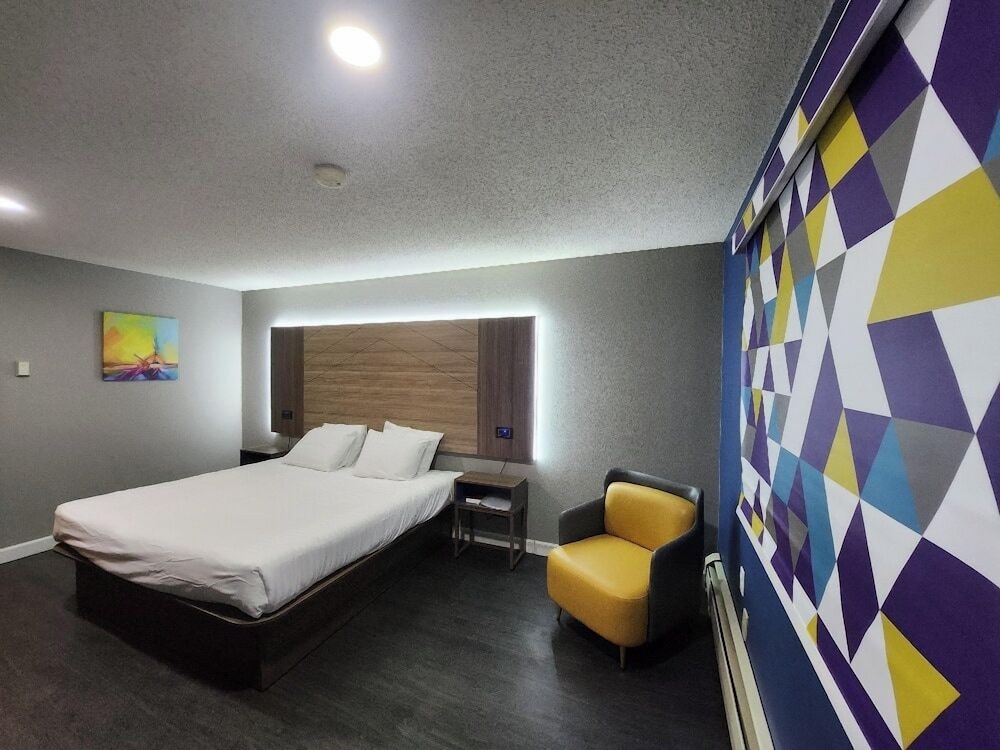 Room, 1 King Bed, Mobility Accessible, Non Smoking (Bathtub W/grab Bars) - Photo 2