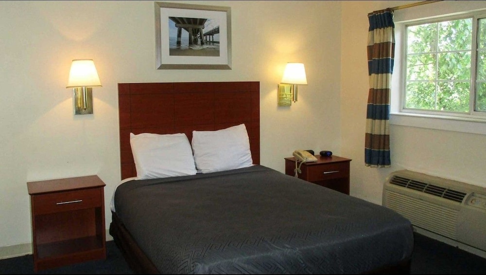 Deluxe Room, 1 Queen Bed, Accessible, Non Smoking - Photo 13