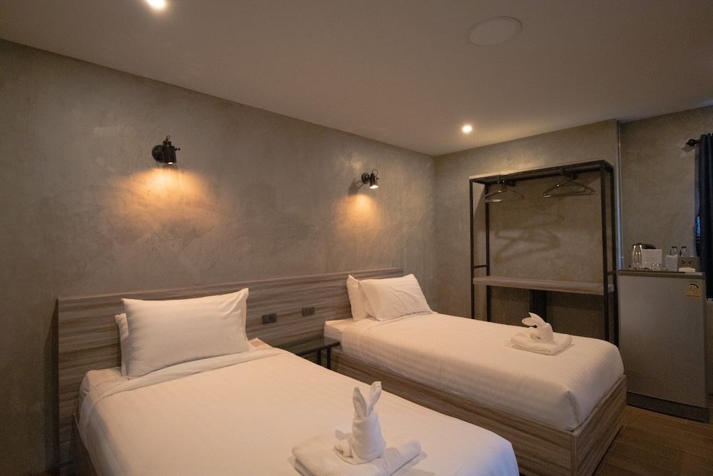 Standard Twin Room - Photo 1