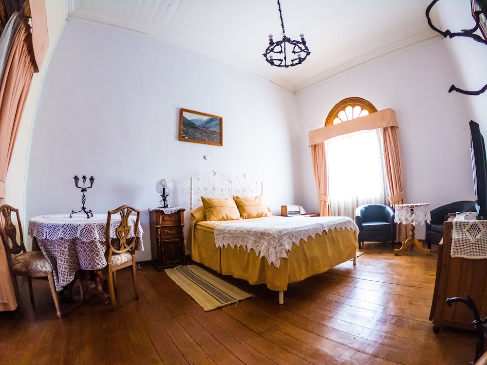 Suite, City View