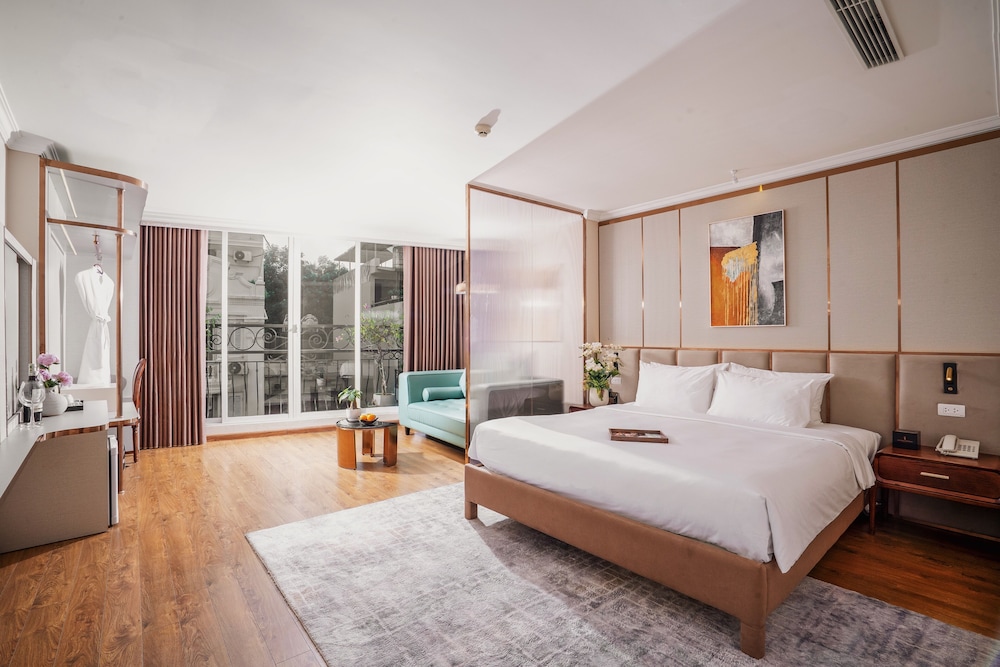 Suite Balcony with City View