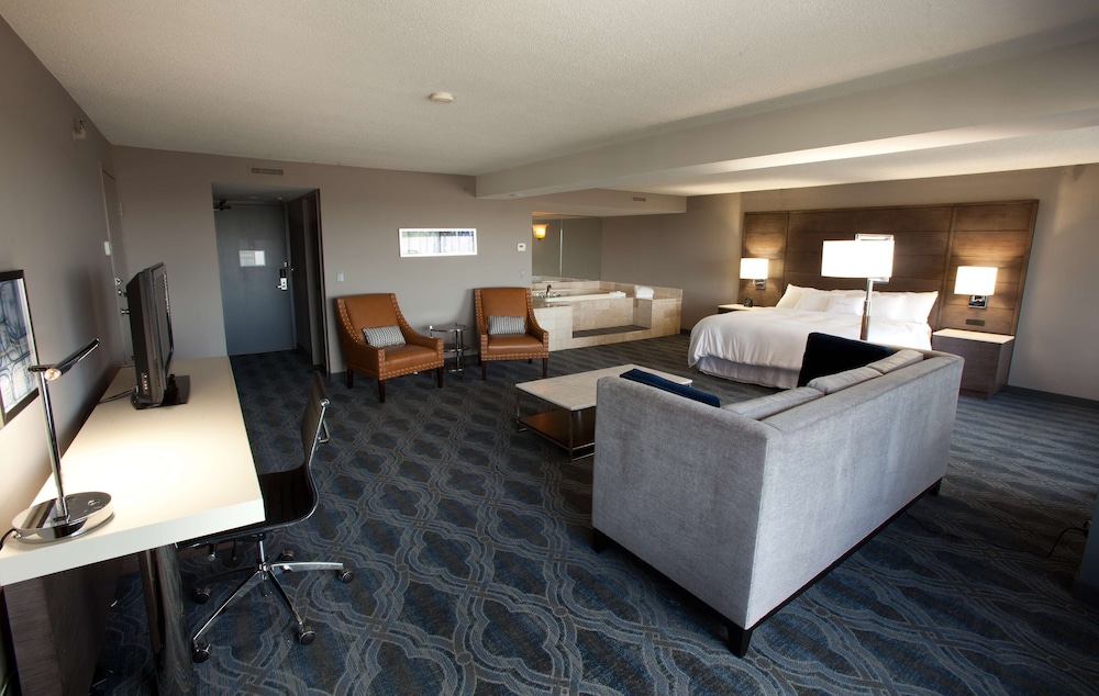 Suite, 1 King Bed, Jetted Tub
