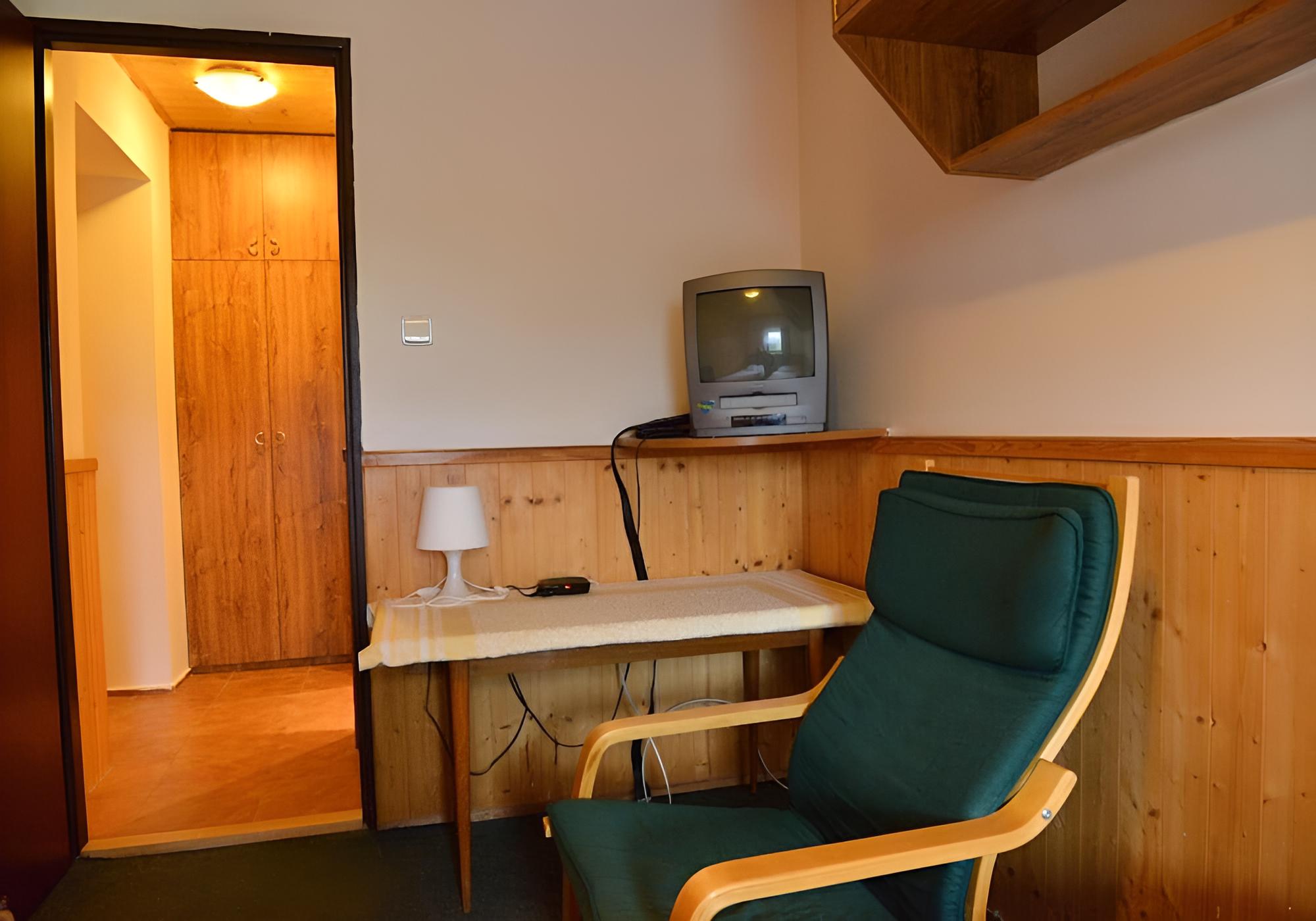 Twin Room, Private Bathroom photo 3
