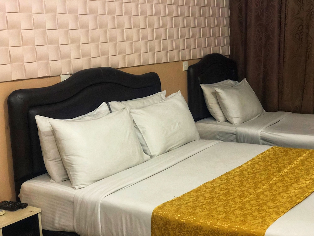 Deluxe Triple Room, 1 Bedroom, City View photo 2