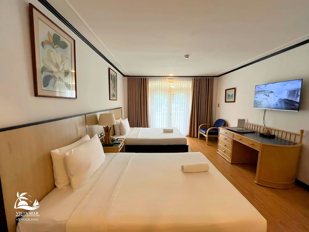 Second Floor Deluxe Double Room - Photo 4