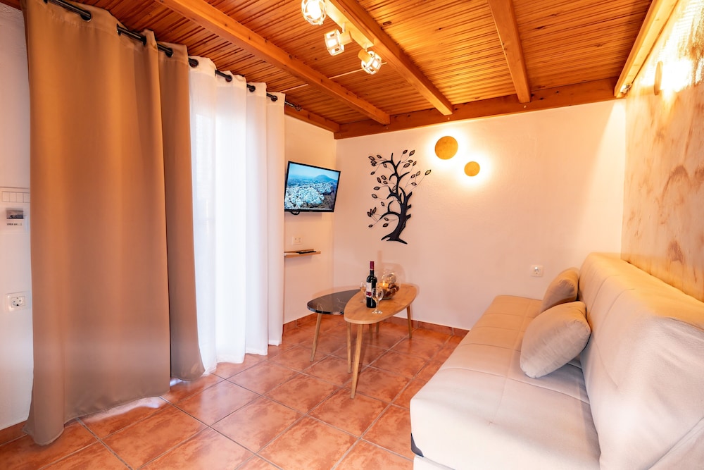 Kallisti Apartment