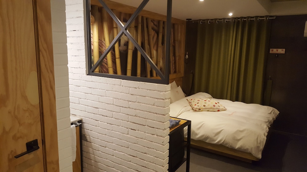 Premium Room - Photo 15