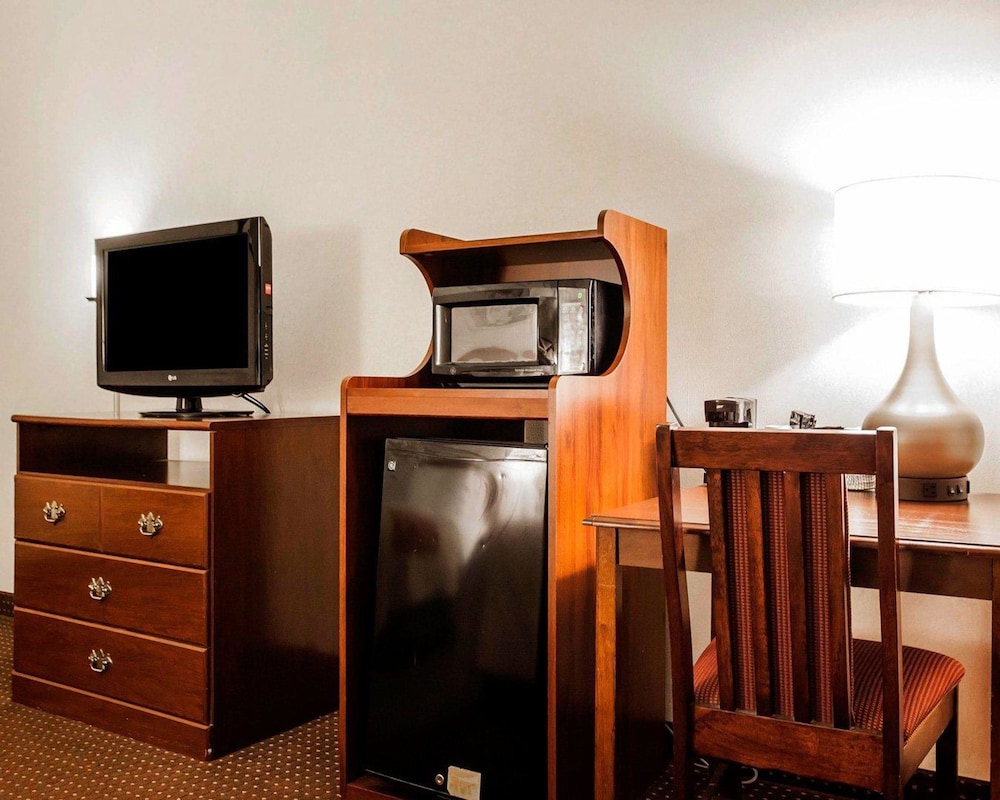 Standard Room, 2 Queen Beds, Non Smoking - Photo 2