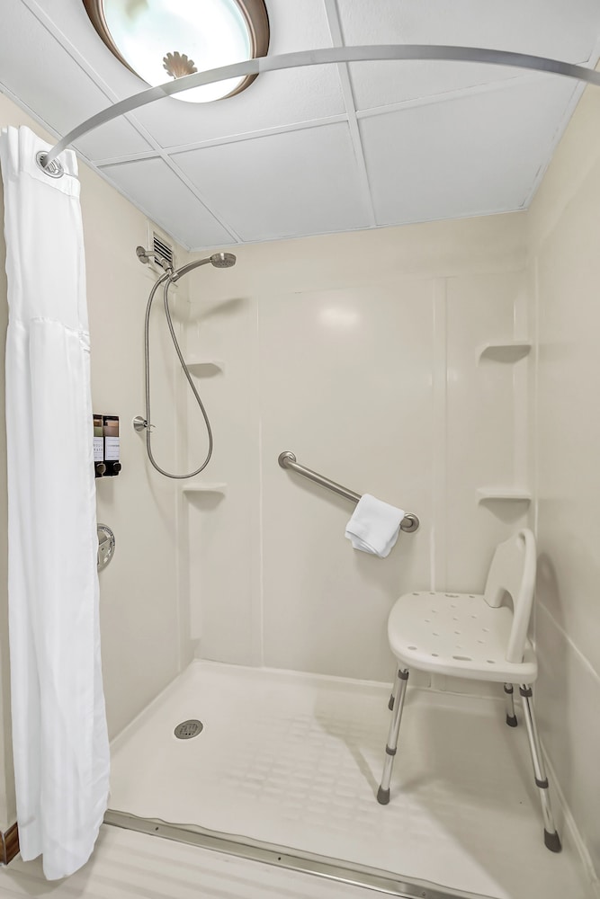 Room, 1 Queen Bed, Accessible, Non Smoking - Photo 2