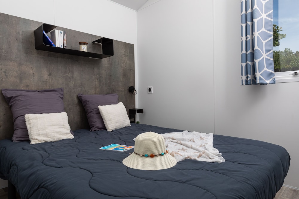 Mobile Home, 2 Bedrooms (27m²) photo 1