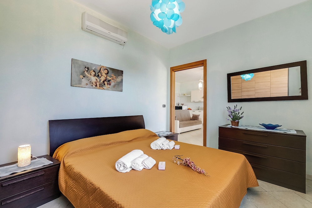 Family Apartment, Multiple Bedrooms (Riva Blu Apartment 3 Pool And Sea)