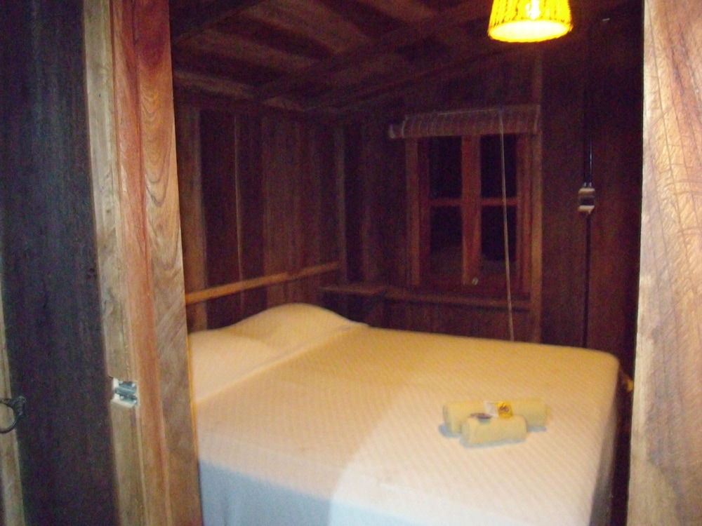 Cabin, Non Smoking, Garden View (1 Queen Bed And 5 Single Bed) photo 1
