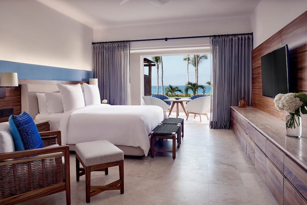 Ocean Plunge Pool Suite - Photo 1