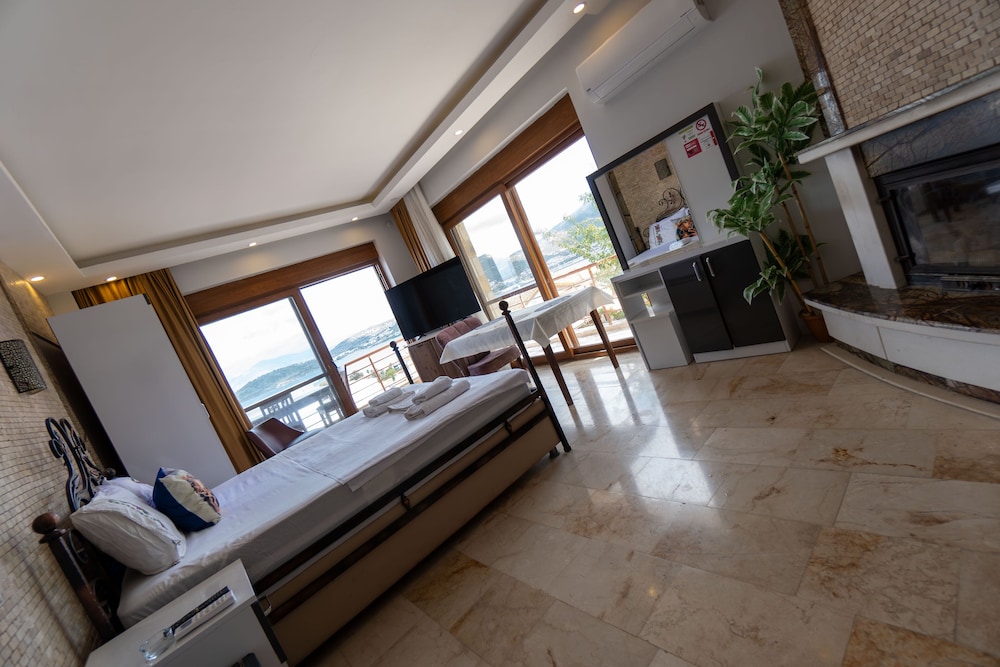 King Suite with Sea View photo 1