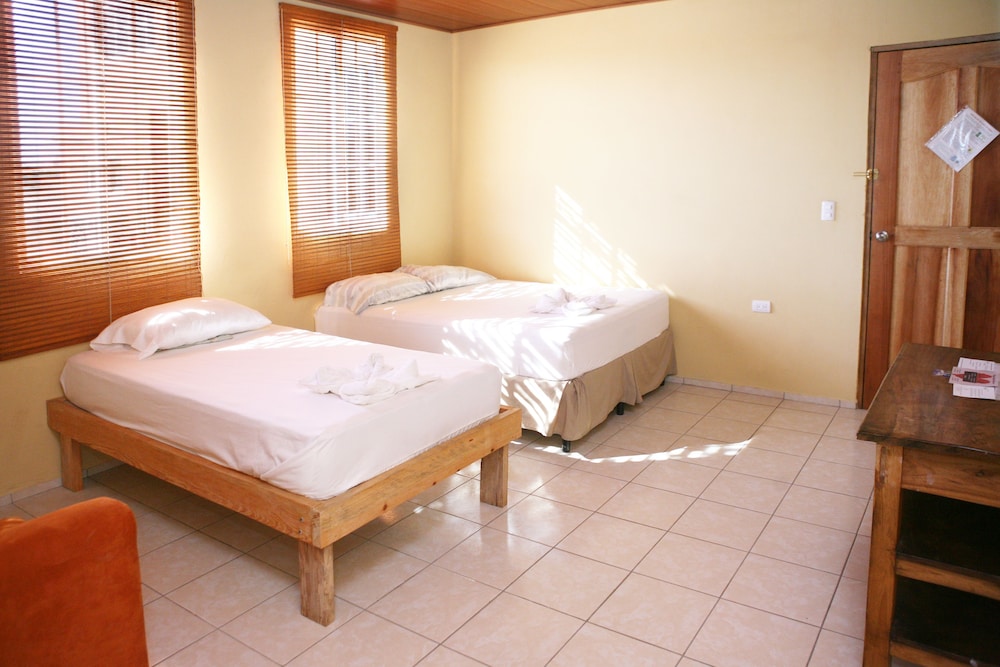 Twin Room (1 Double, 1 twin) photo 1