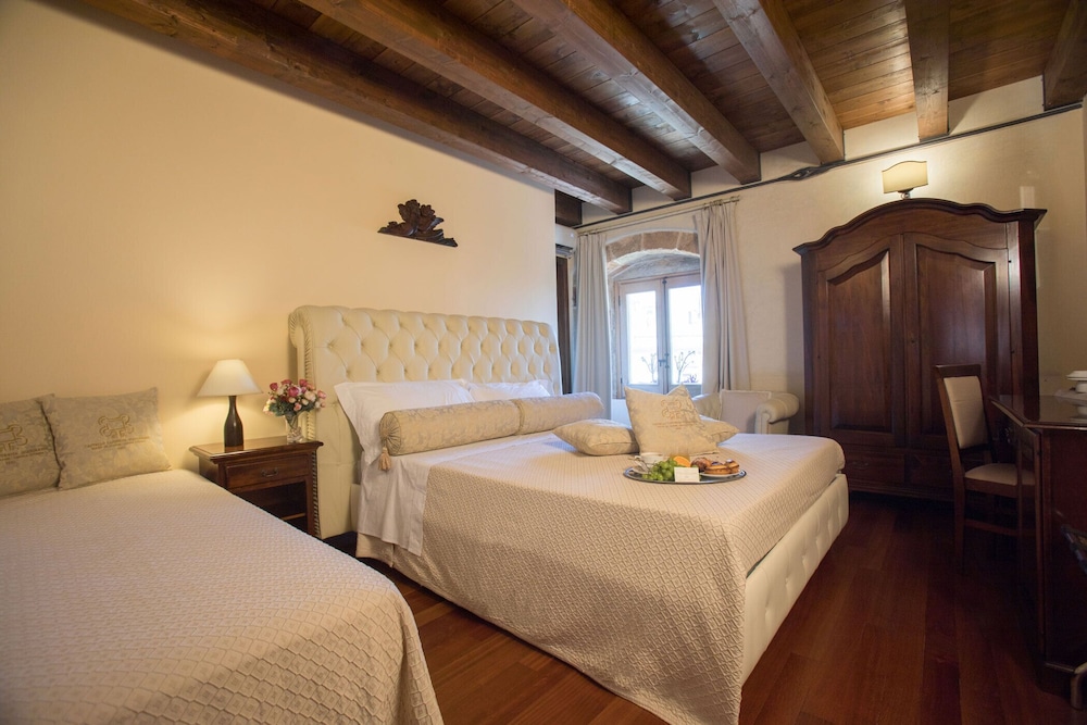 Basic Triple Room, City View