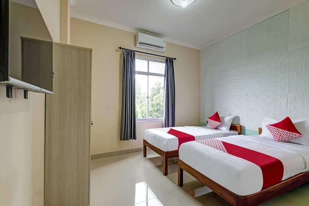 Standard Twin Room - Photo 3