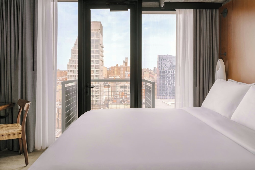 Room, 1 King Bed, Balcony, City View