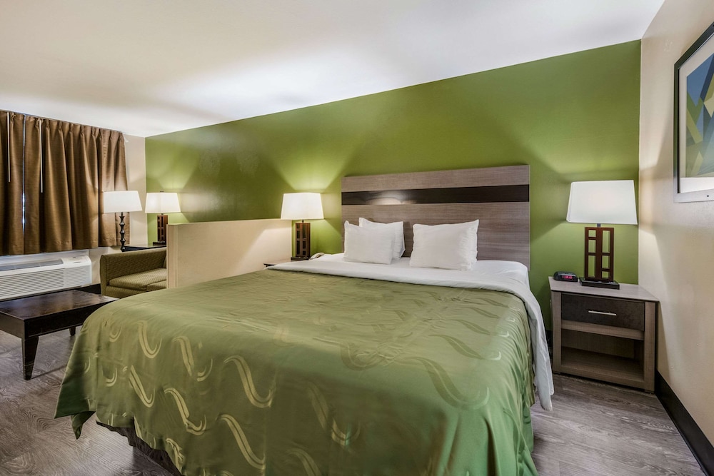 Suite, 1 King Bed, Non Smoking - Photo 2