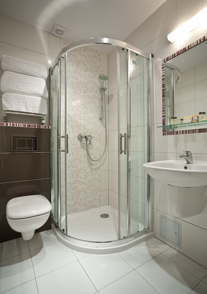 Standard Twin Room - Photo 9