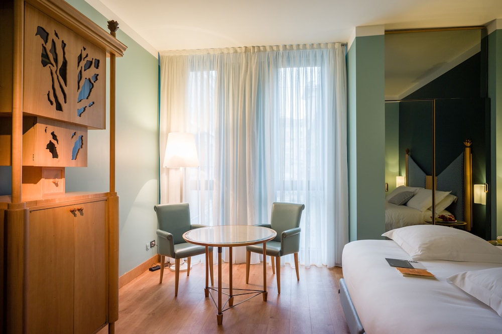 Deluxe Double or Twin Room (Top Floor) photo 2