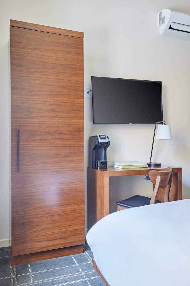 Standard Room, 1 Queen Bed - Photo 3