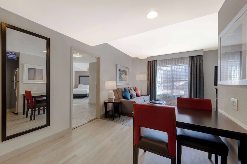 Suite, 2 Queen Beds, Non Smoking (Large)