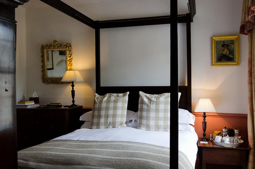 Double Room Four Poster on Suite photo 3