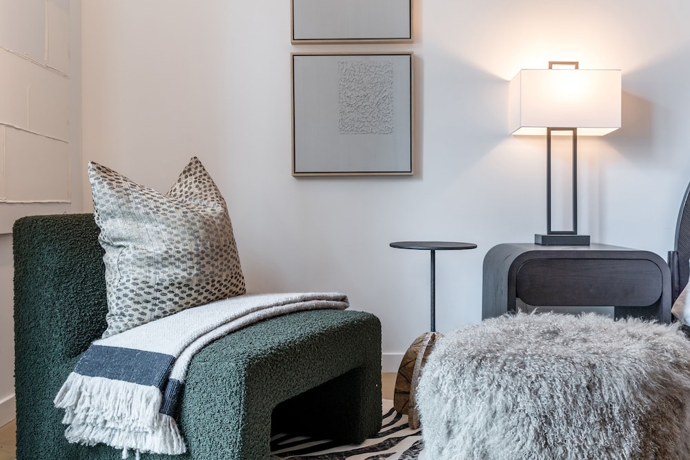 Studio, 1 Queen Bed photo 3