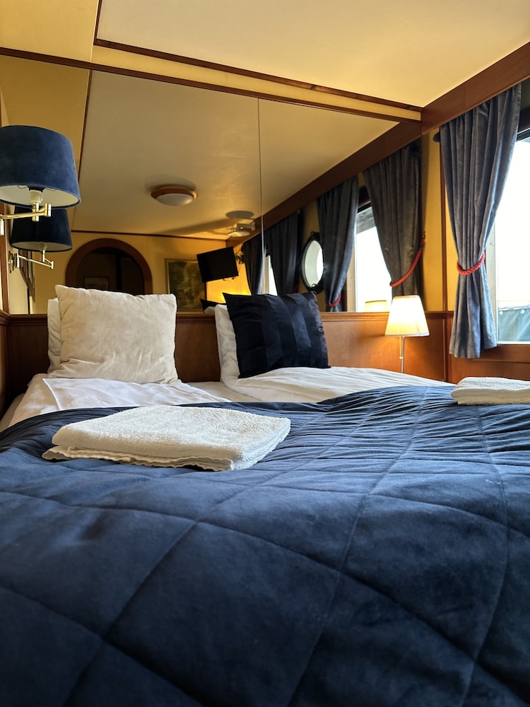 Standard Double Room, Private Bathroom, Sea View (Cabin on boat )