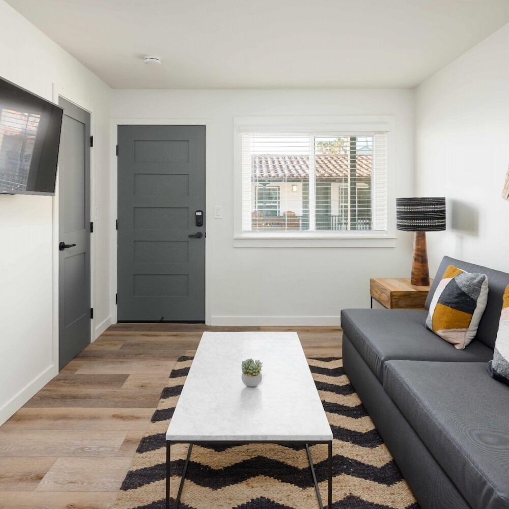 Queen Suite with Garage 205