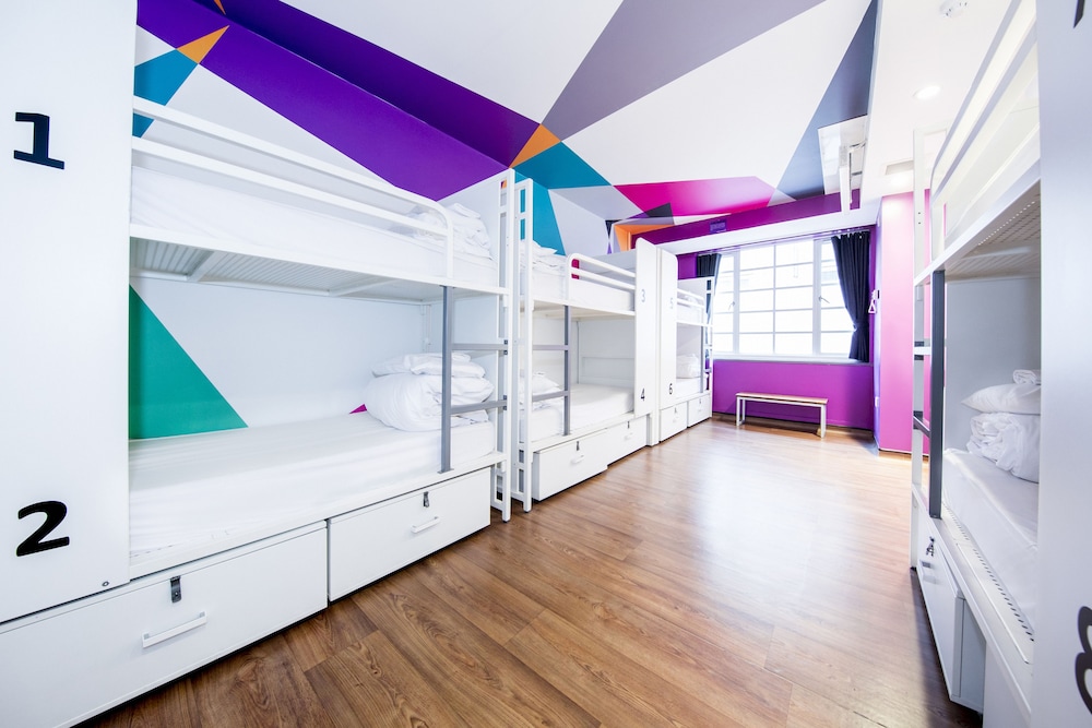 6-bed Private Dormitory room ensuite photo 2