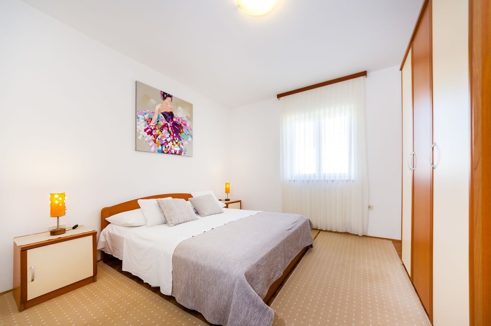 Apartment (Petin - 5m from the sea - A1(2+2))