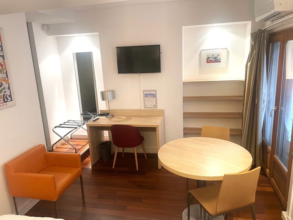 Standard Studio, 1 Queen Bed, Non Smoking, Kitchen (Shower Only)