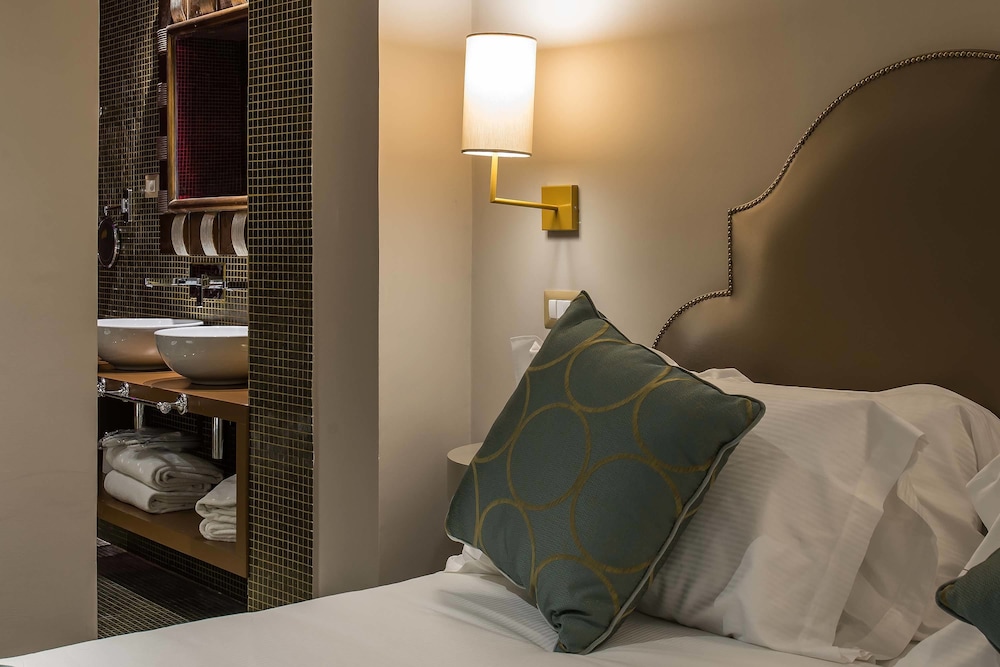 Luxury Suite photo 2