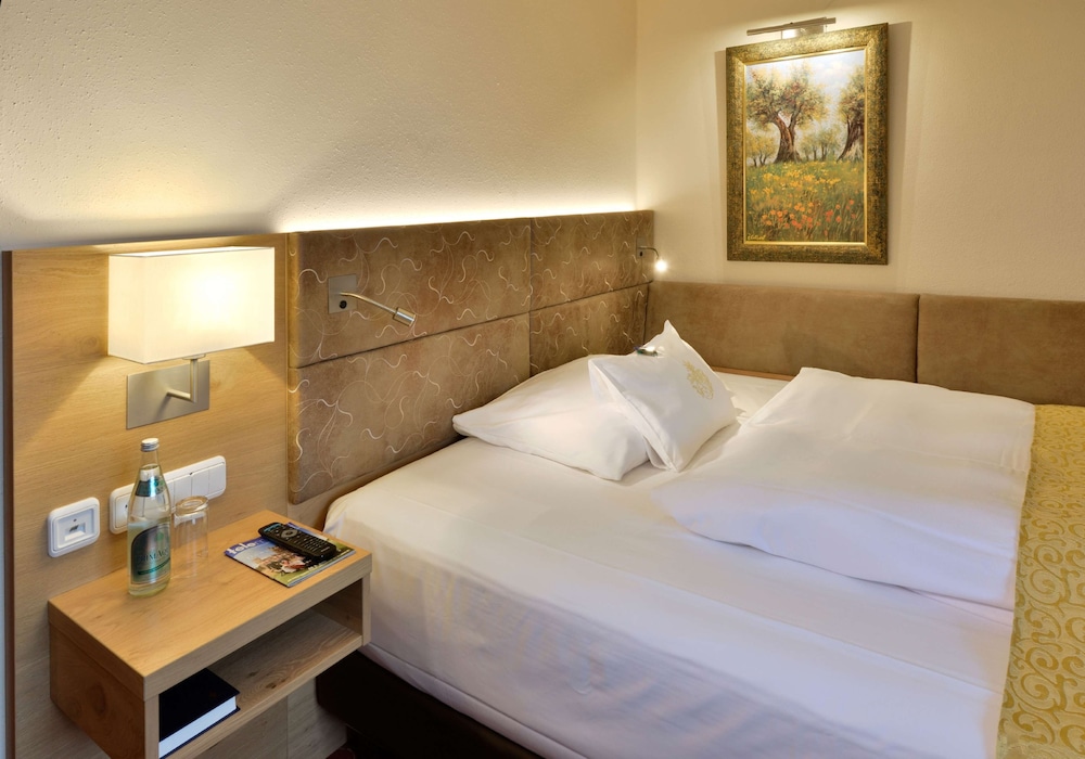 Premium Room, 1 Double Bed - Photo 1