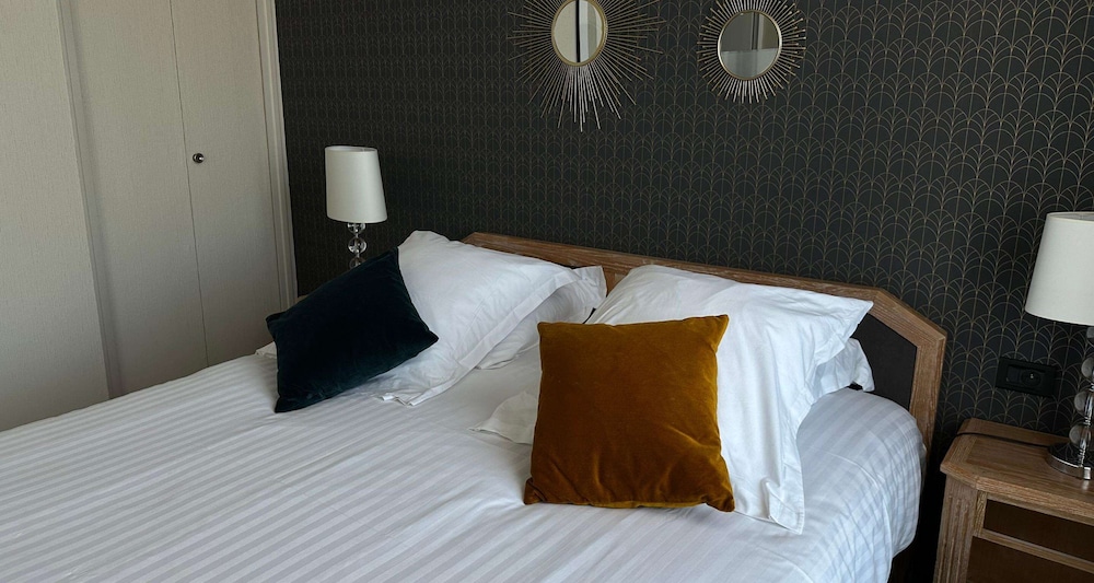 Standard Room, 1 Queen Bed, Non Smoking - Photo 6