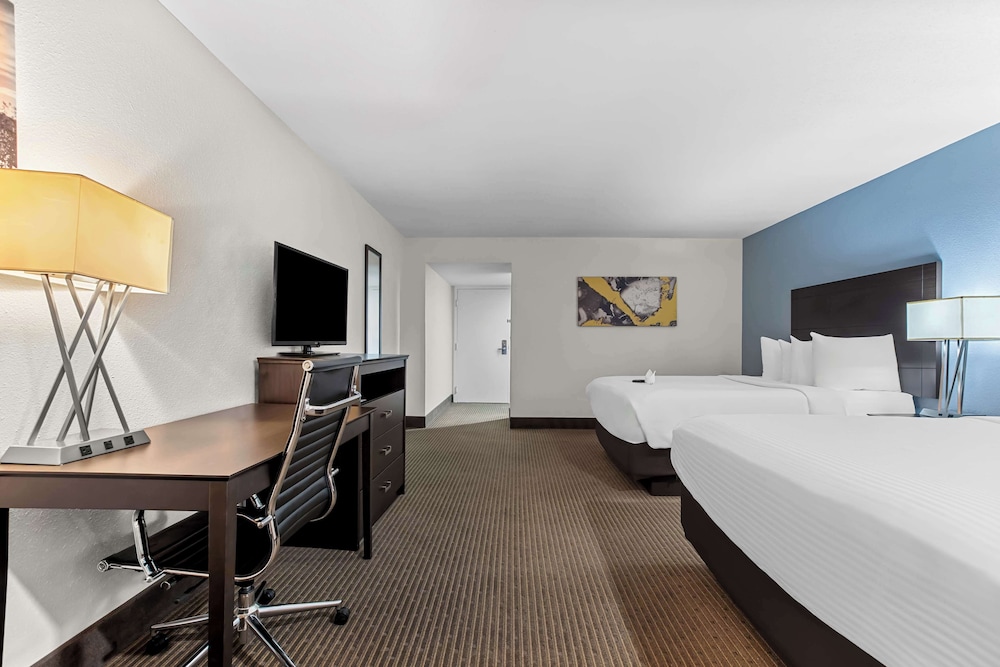 Standard Room, 2 Queen Beds, Non Smoking - Photo 3