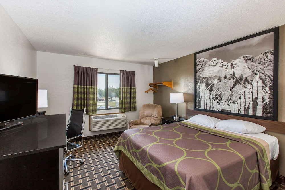 Standard Room, 1 Queen Bed, Non Smoking - Photo 1