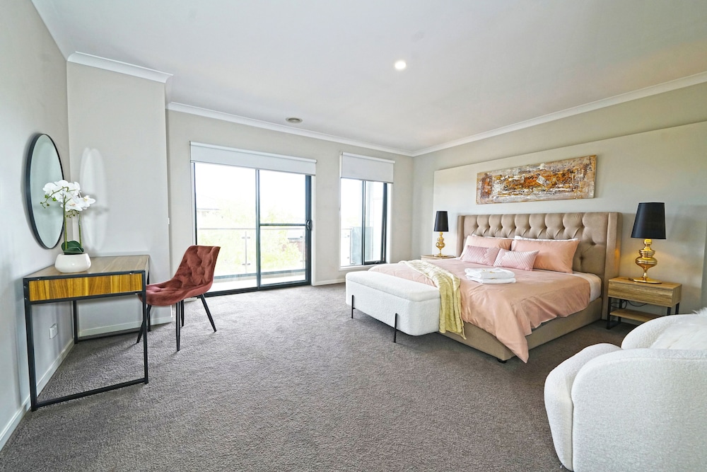 Grand House photo 1