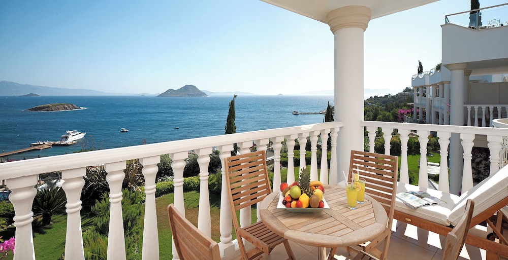 Deluxe Villa, 2 Bedrooms, Kitchen, Sea View thumbnail 6